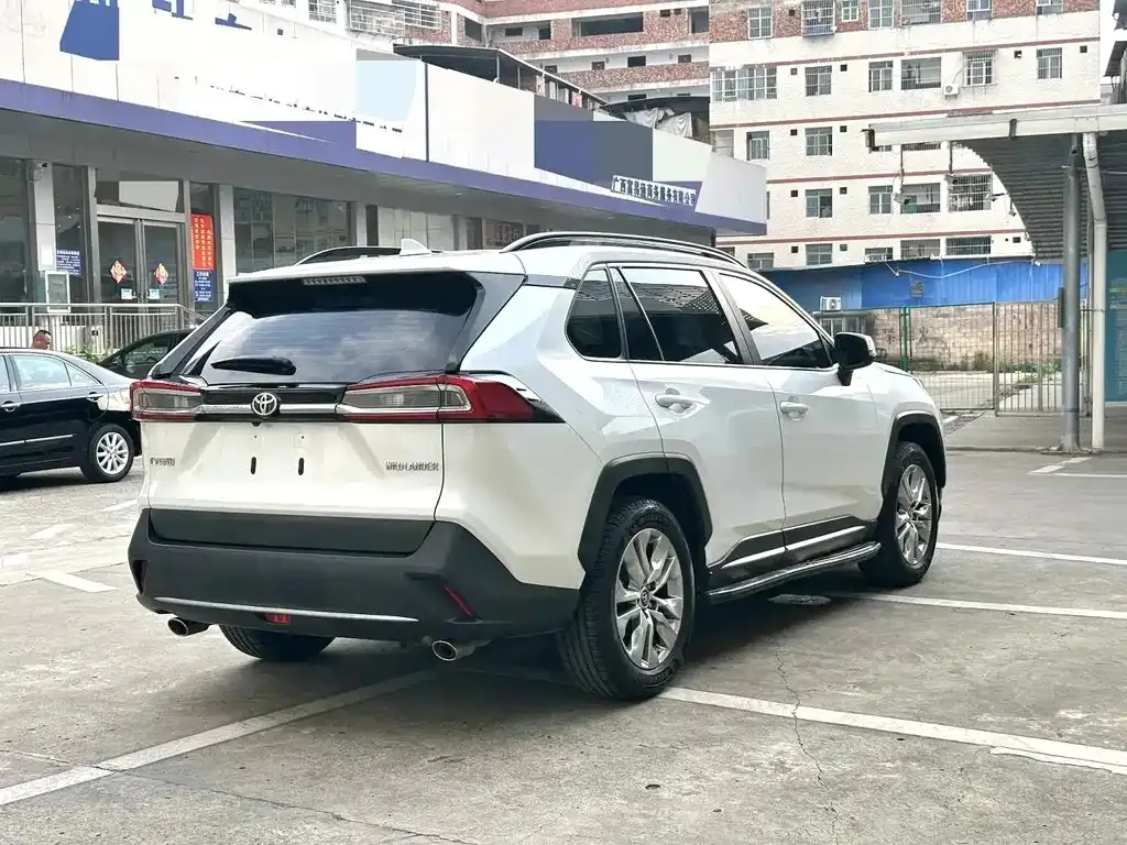 Toyota Wildlander — фото 9