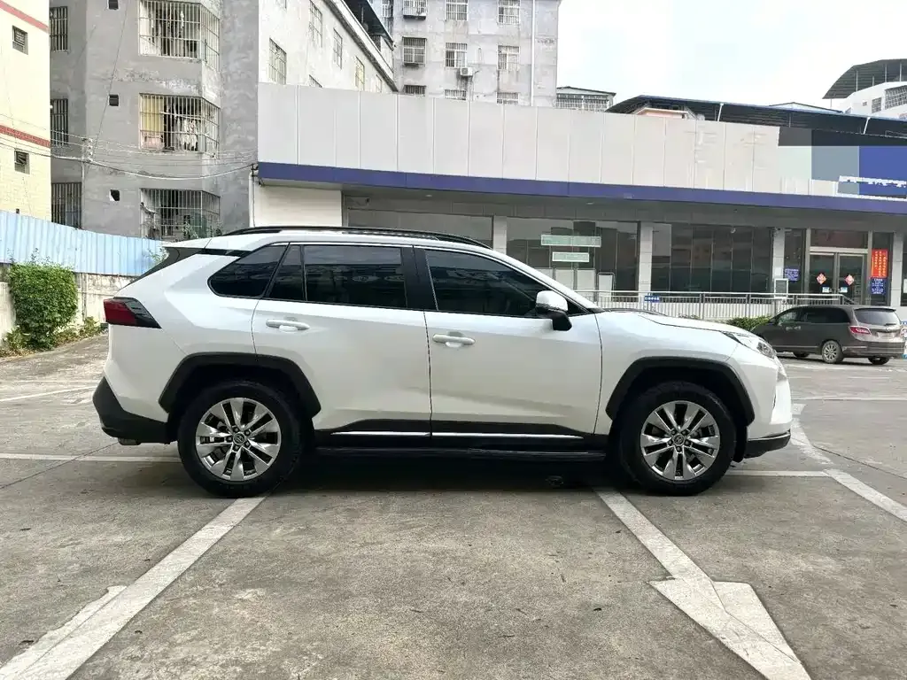 Toyota Wildlander — фото 10