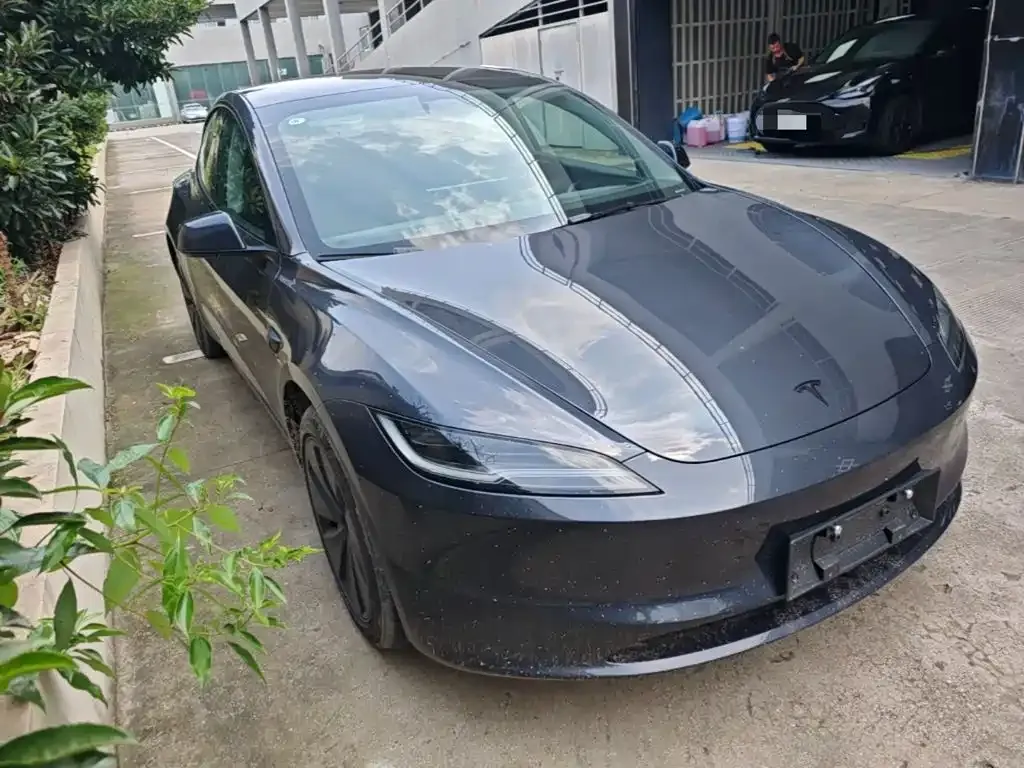Tesla Model 3 — фото 10