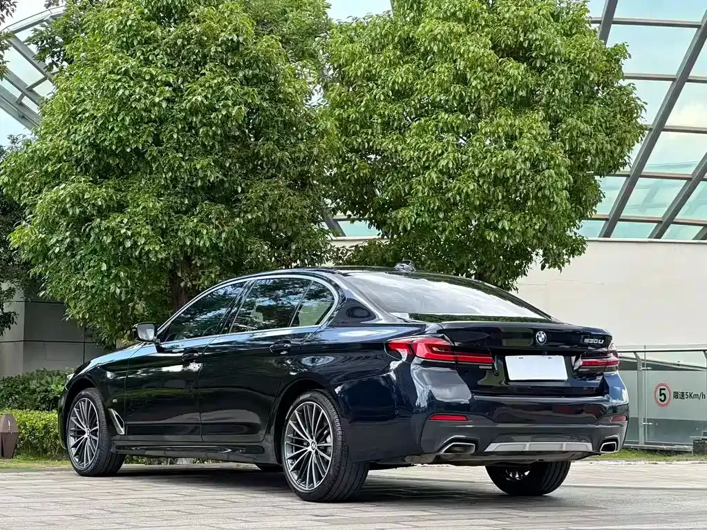 BMW 5 Series — фото 5