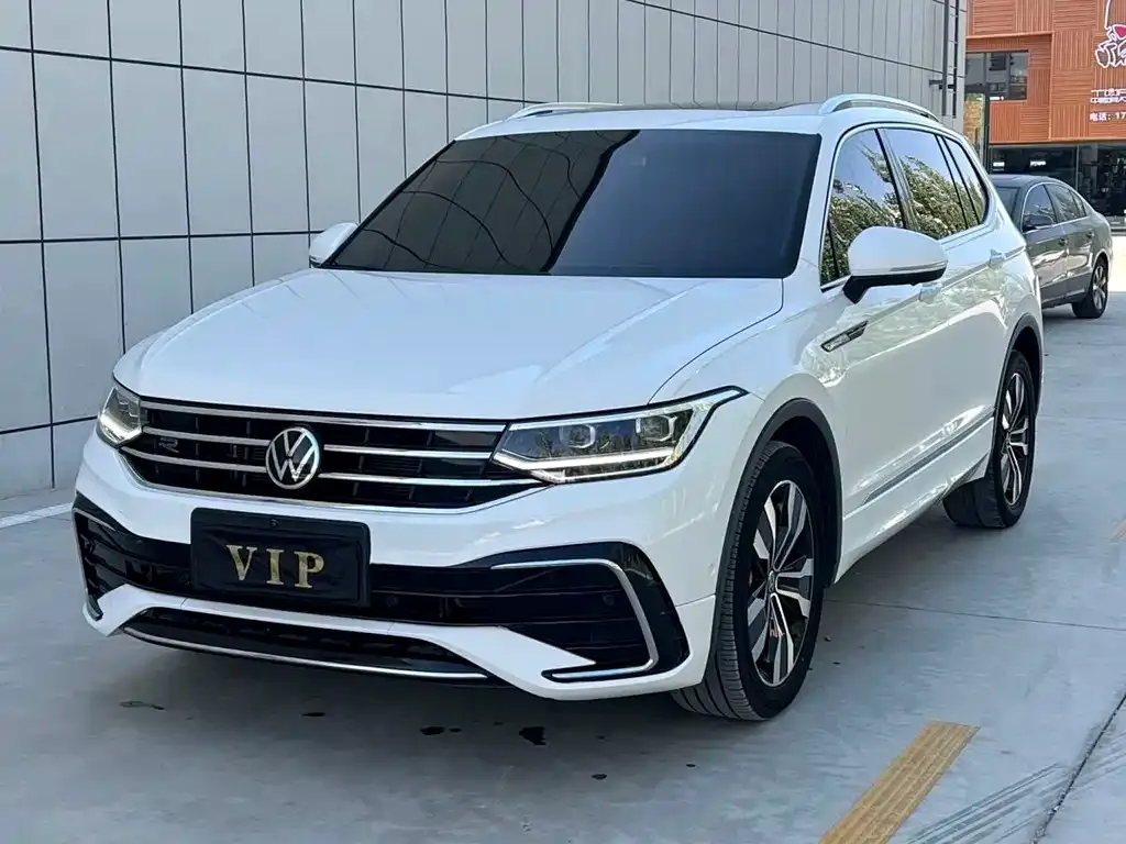 Volkswagen Tiguan L — фото 1