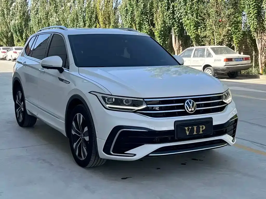Volkswagen Tiguan L — фото 8