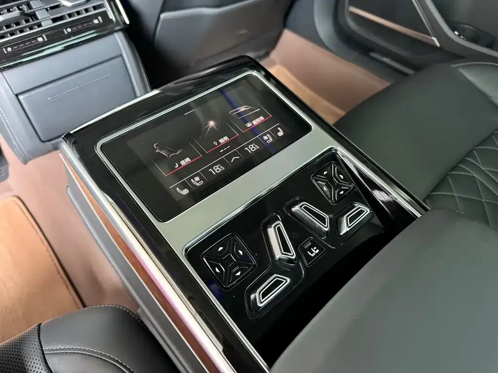 Audi A8 — фото 4