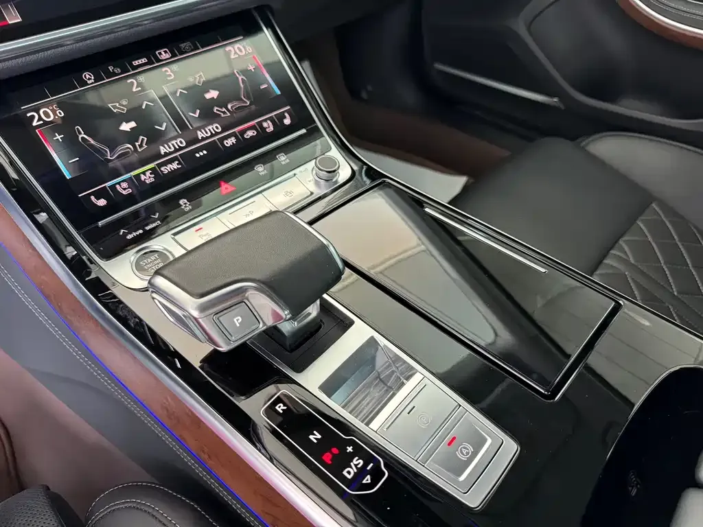 Audi A8 — фото 3
