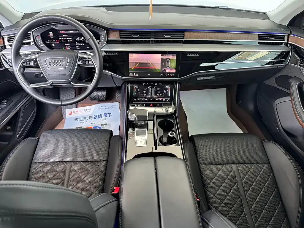 Audi A8 — фото 9