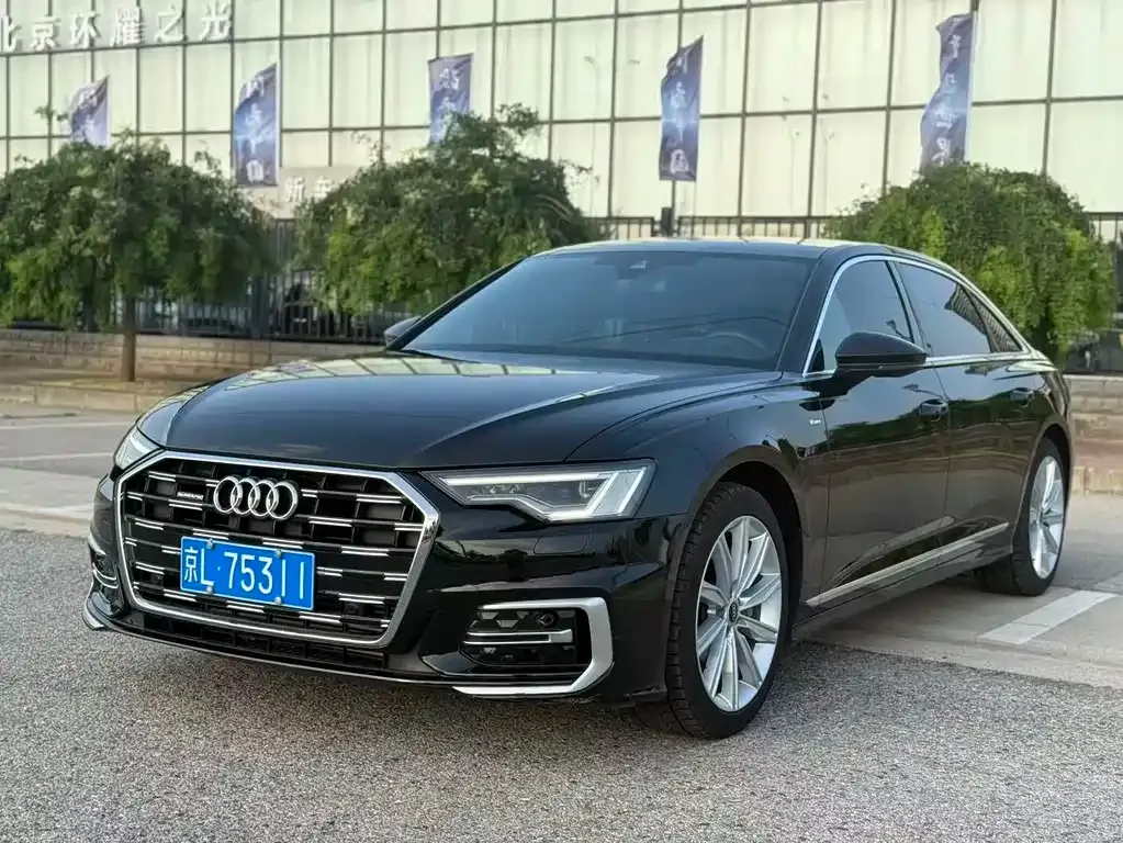 Audi A6L — фото 1