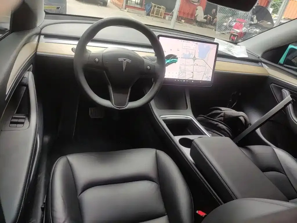Tesla Model Y — фото 9