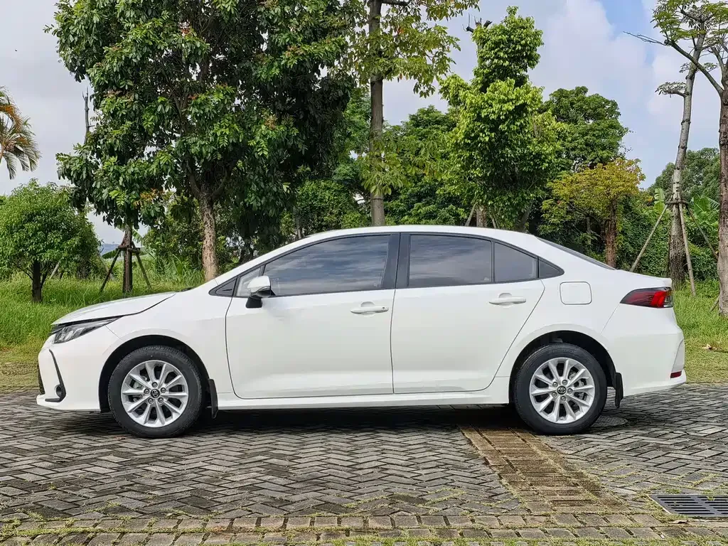 Toyota Corolla — фото 10