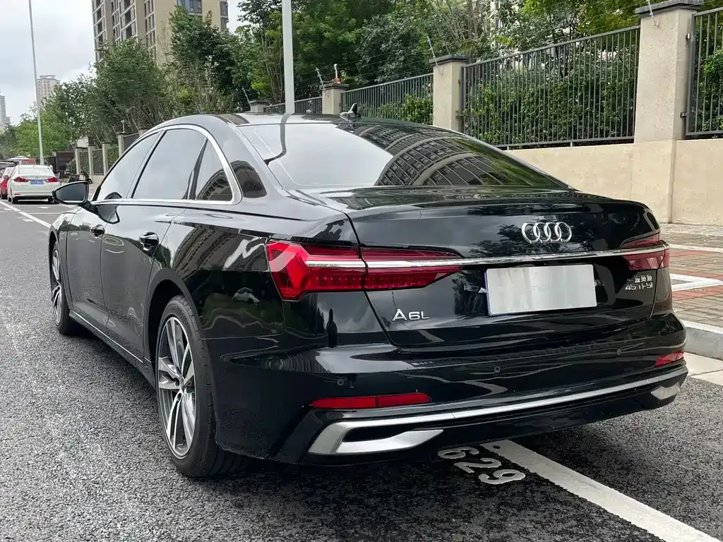 Audi A6L — фото 9