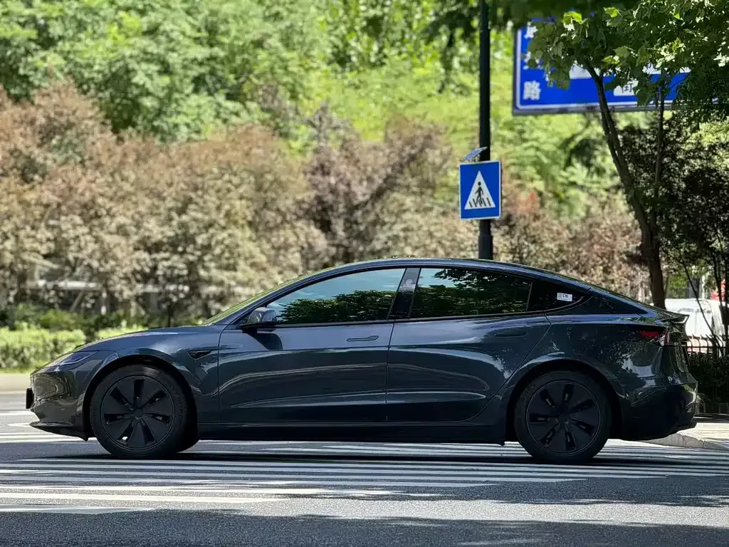 Tesla Model 3 — фото 7