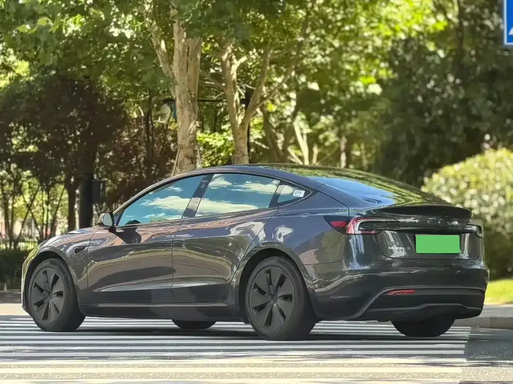 Tesla Model 3 — фото 9