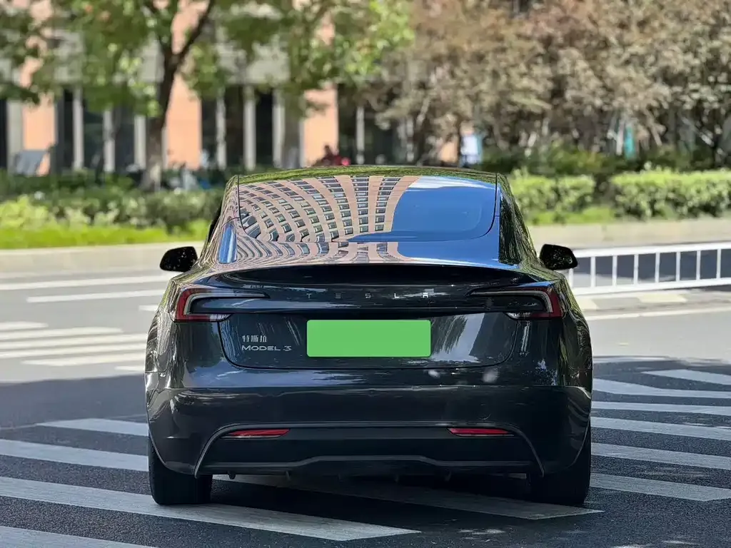 Tesla Model 3 — фото 5