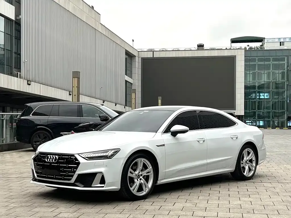 Audi A7L — фото 1