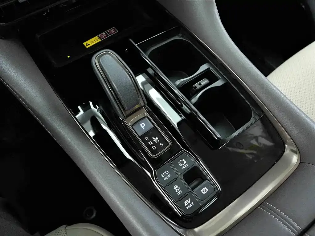 Toyota Alphard — фото 6