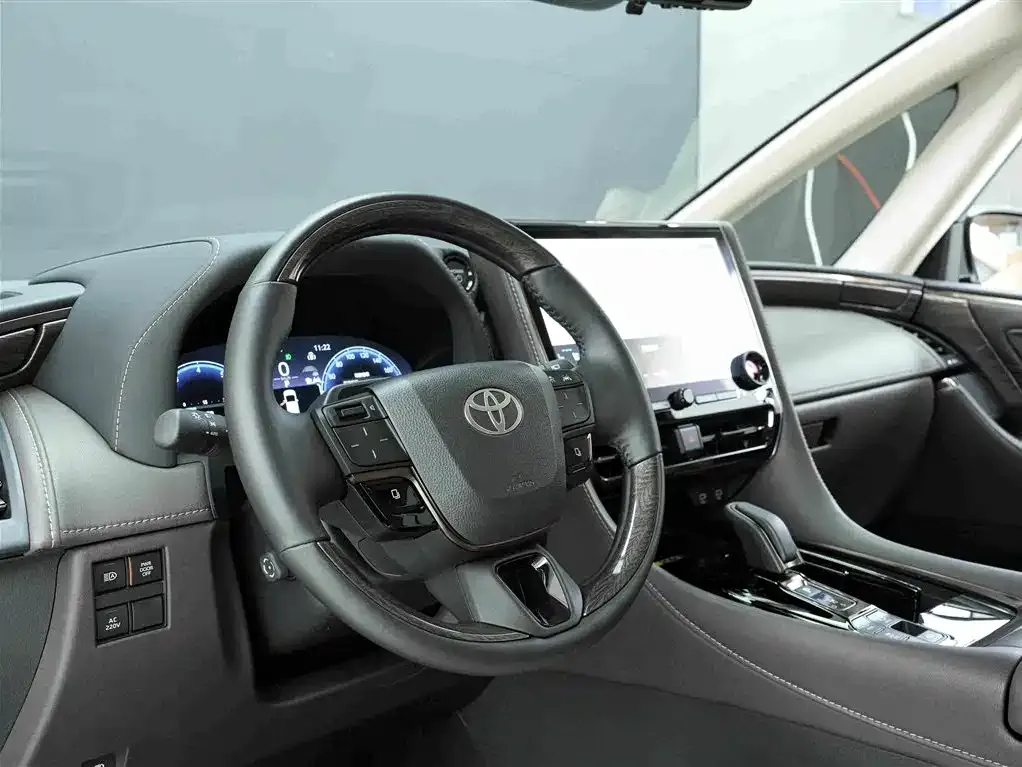 Toyota Alphard — фото 5