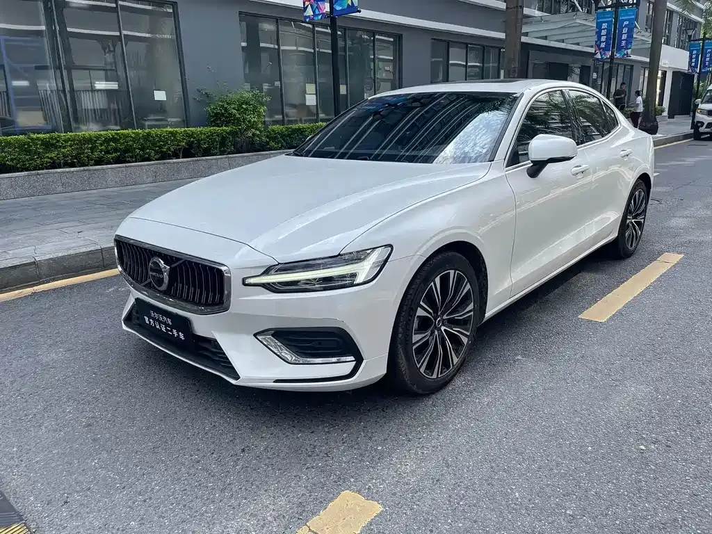 Volvo S60 — фото 1