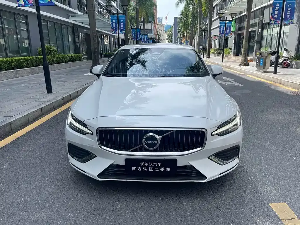 Volvo S60 — фото 10