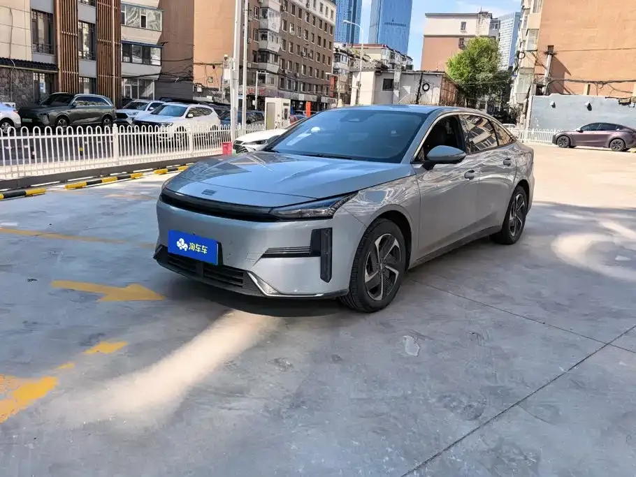 Geely Galaxy L6 — фото 1