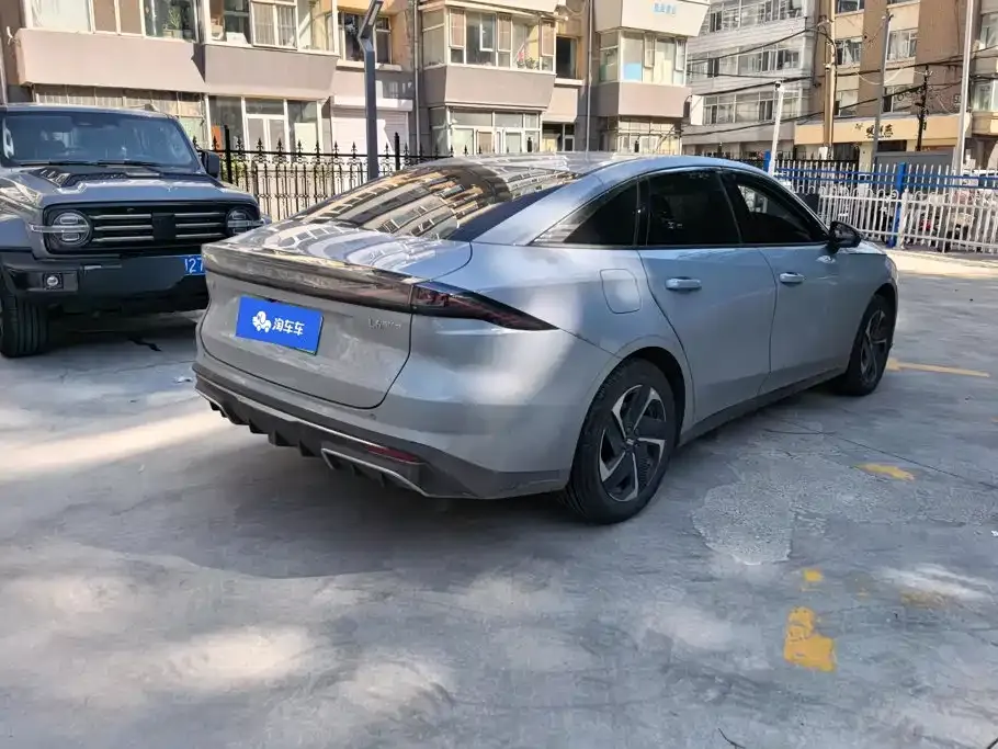 Geely Galaxy L6 — фото 3