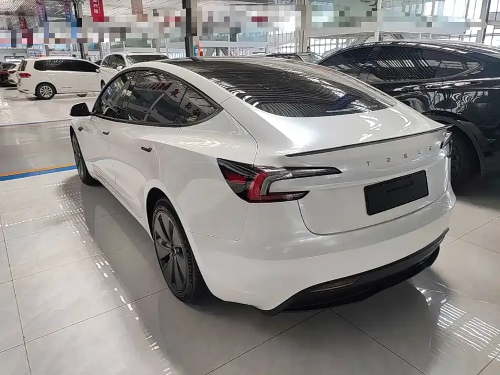 Tesla Model 3 — фото 10