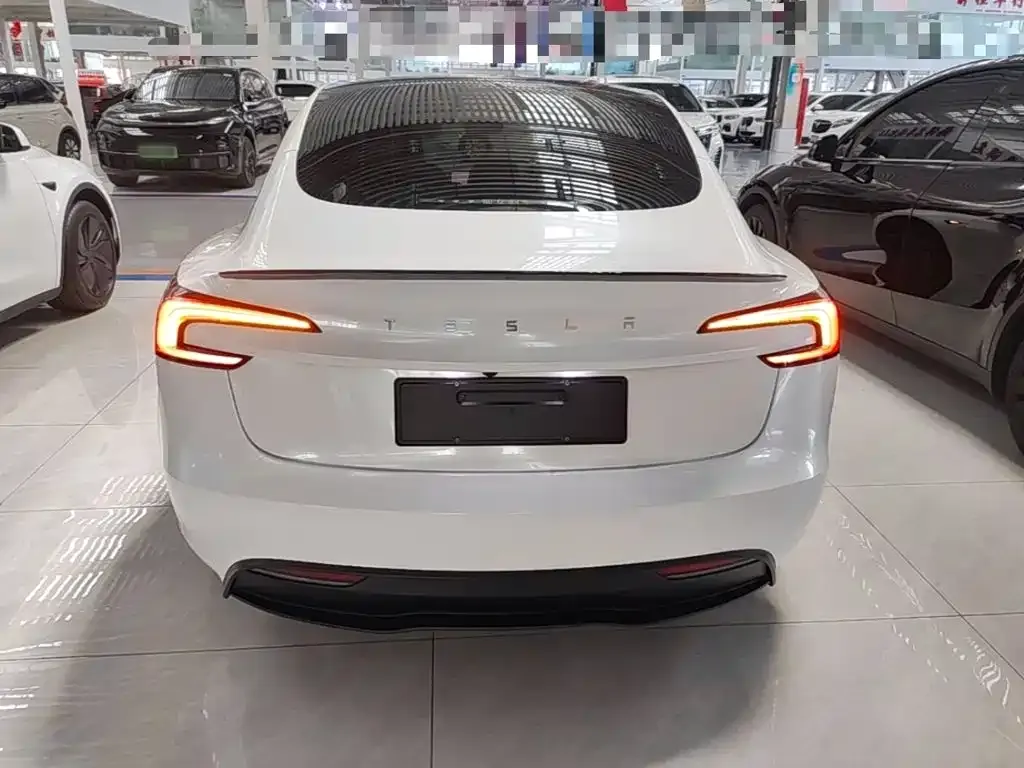 Tesla Model 3 — фото 8