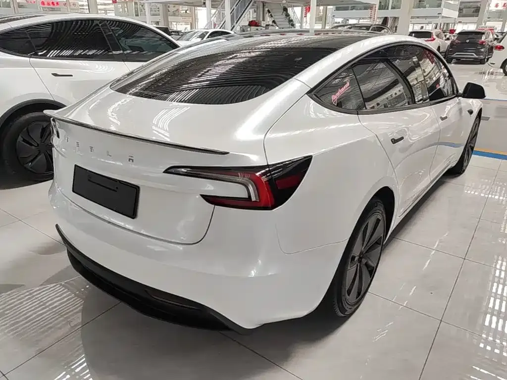 Tesla Model 3 — фото 6
