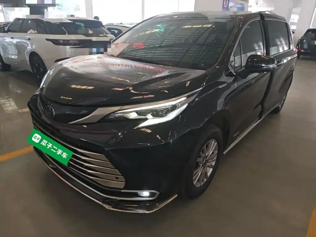 Toyota Sienna — фото 1