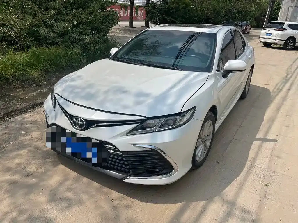 Toyota Camry — фото 1