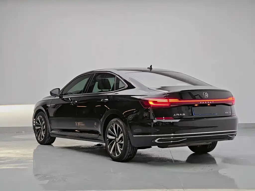 Volkswagen Passat — фото 8