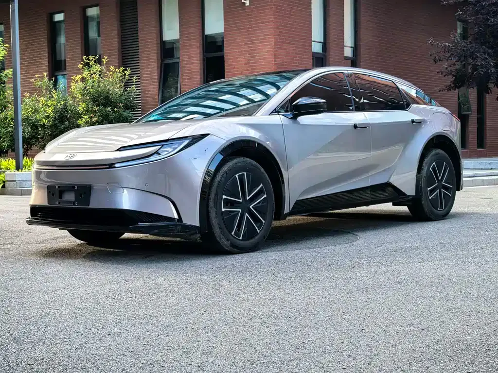 Toyota bZ5 — фото 1