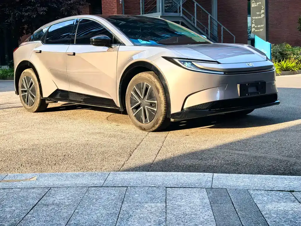 Toyota bZ5 — фото 10