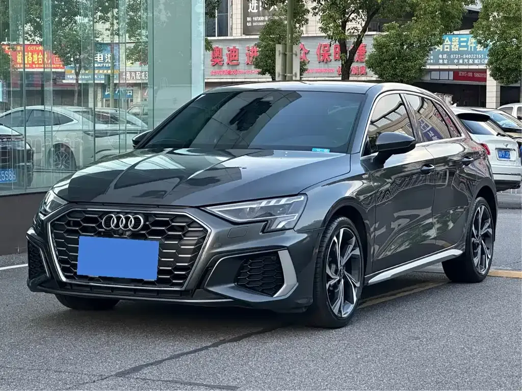 Audi A3 — фото 1