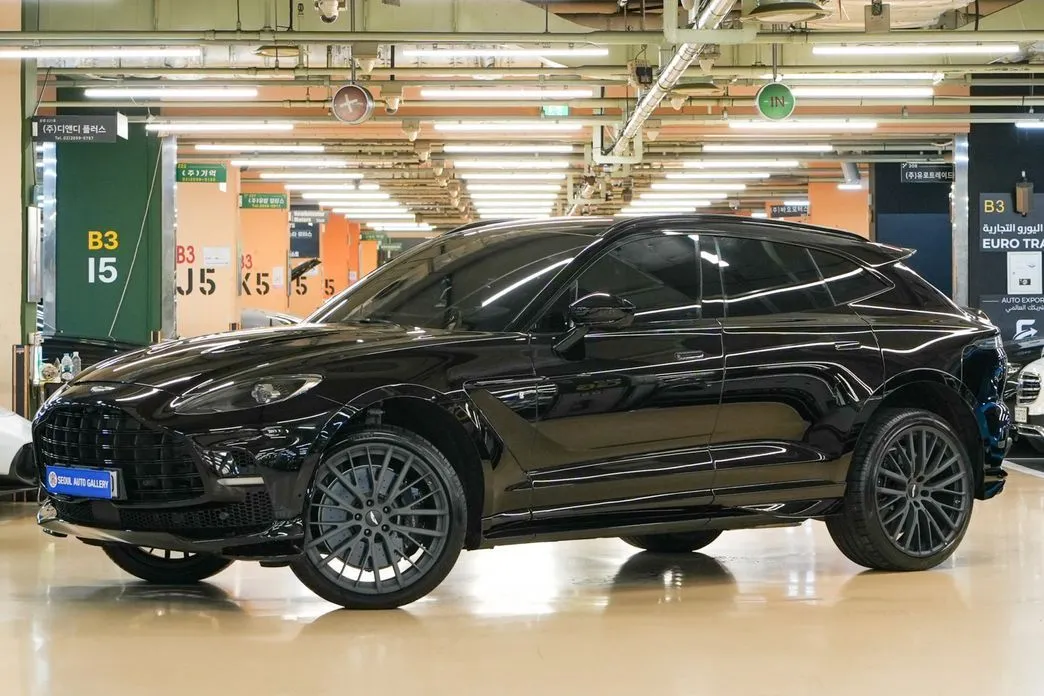 Aston Martin DBX — фото 1