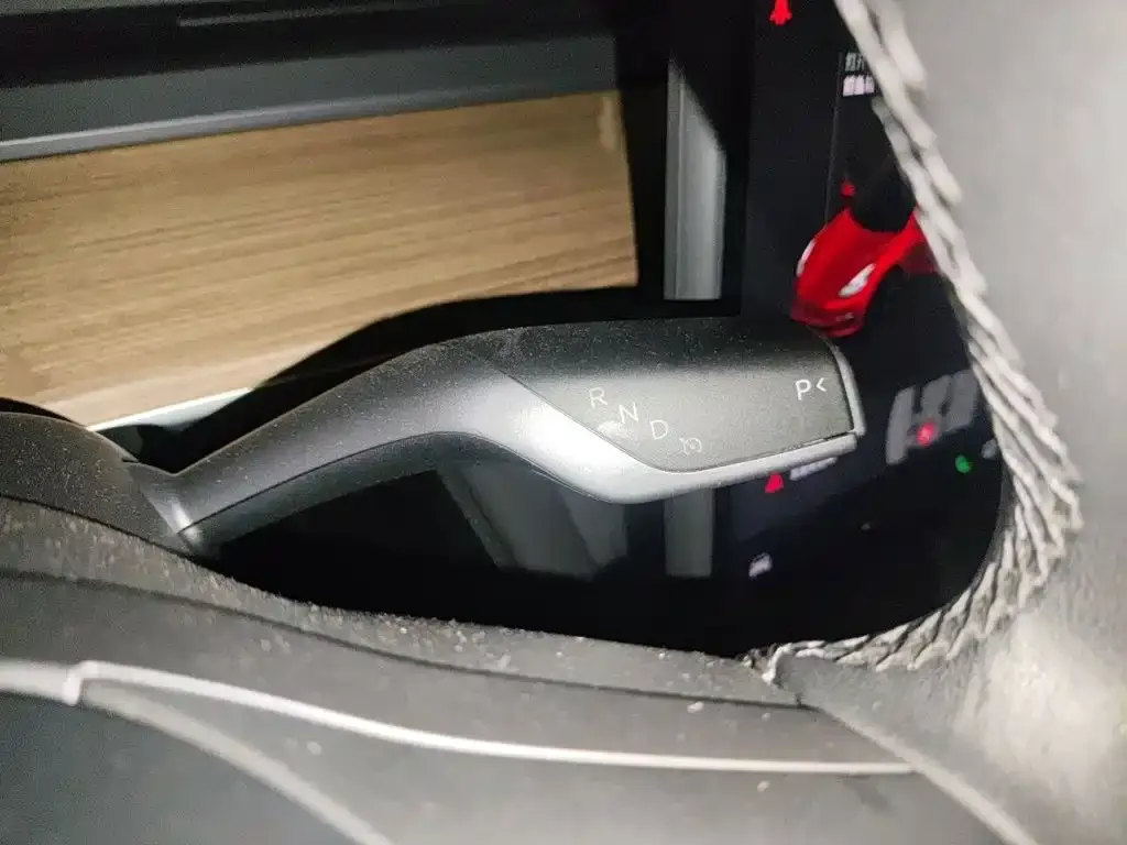 Tesla Model 3 — фото 10