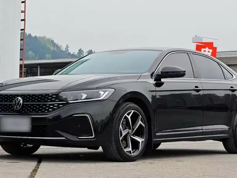 Volkswagen Passat — фото 1