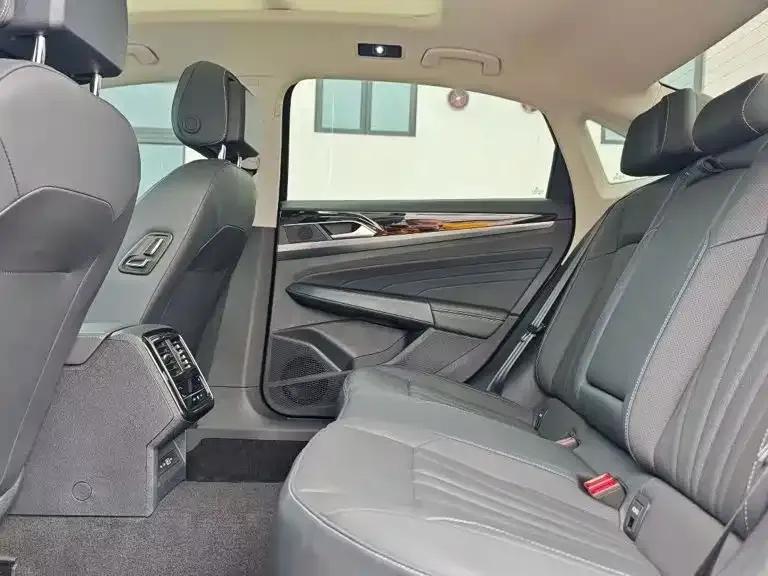 Volkswagen Passat — фото 8