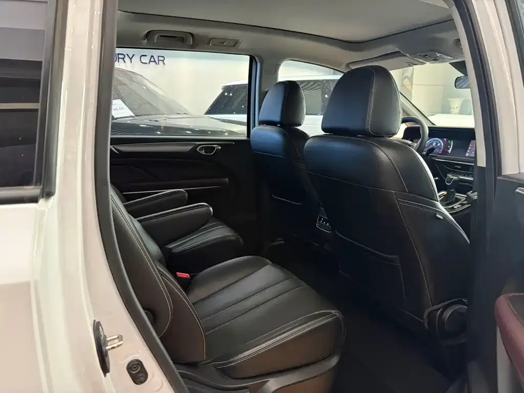 GAC Motor Trumpchi M6 — фото 10