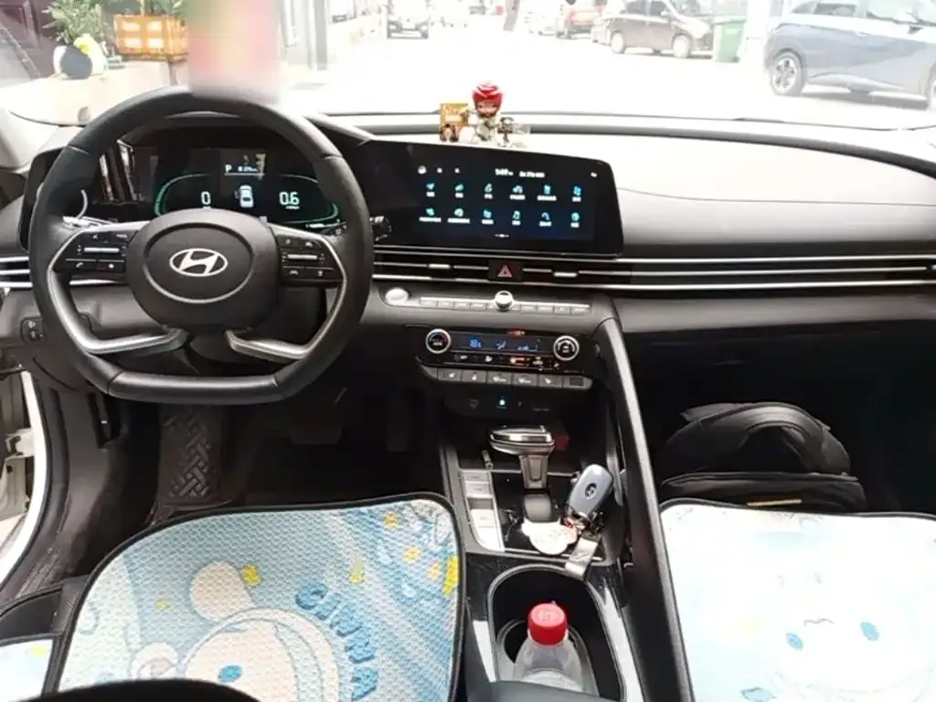 Hyundai Elantra — фото 10