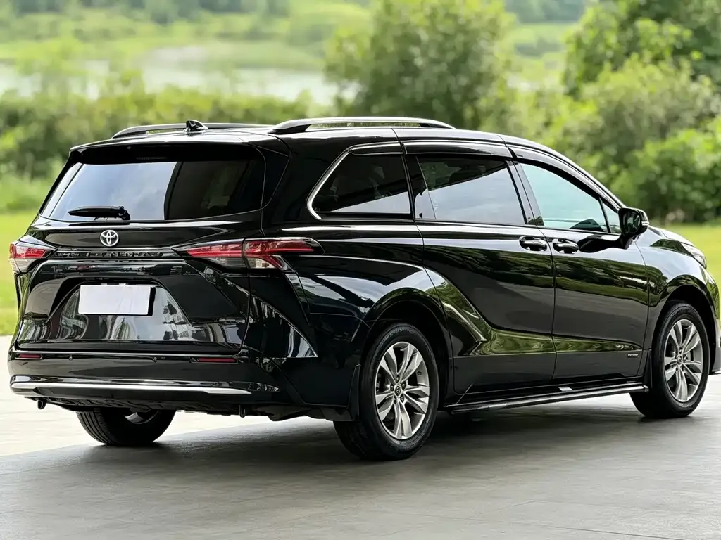 Toyota Sienna — фото 8