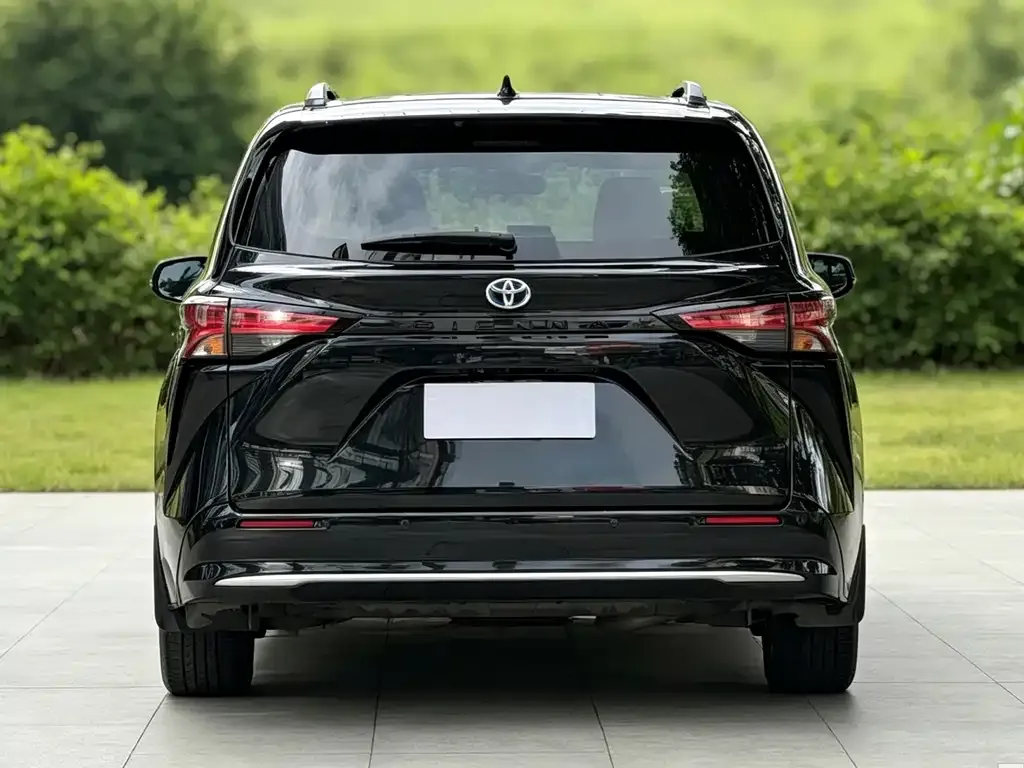 Toyota Sienna — фото 5