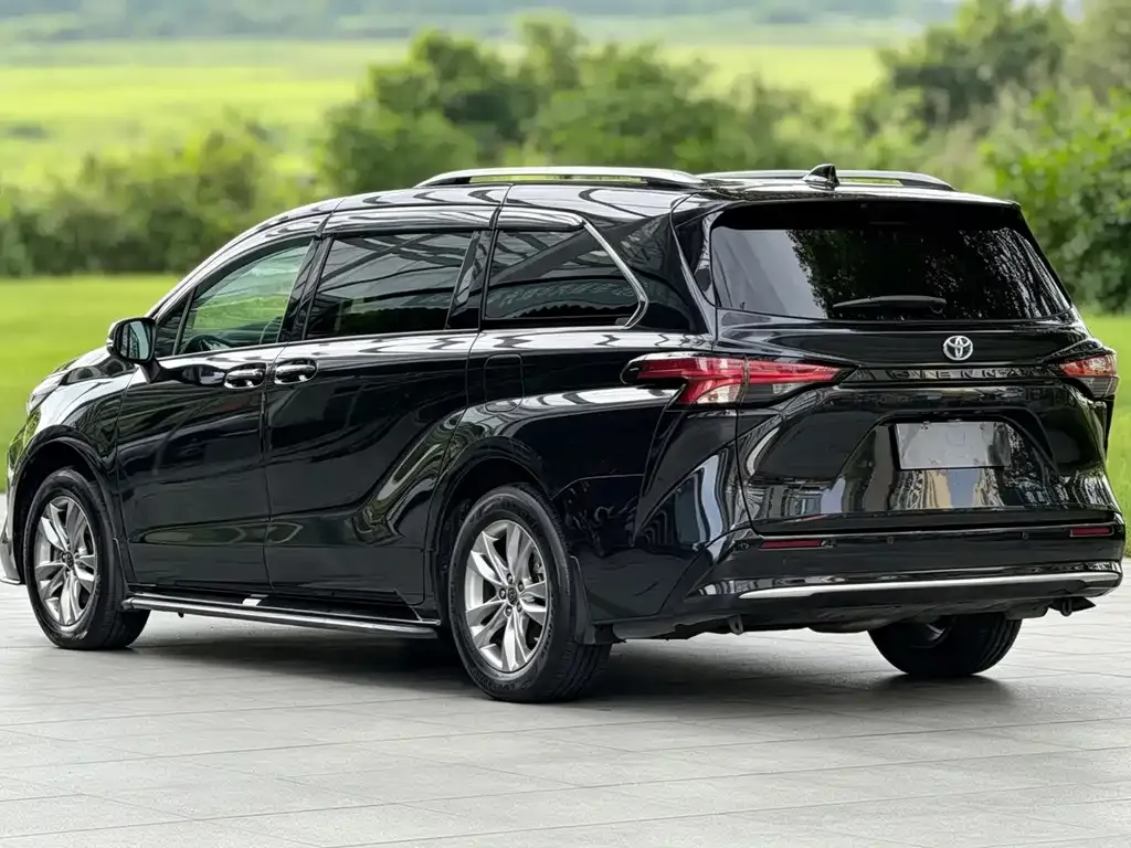 Toyota Sienna — фото 7