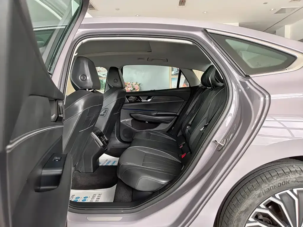 Volkswagen Passat — фото 8