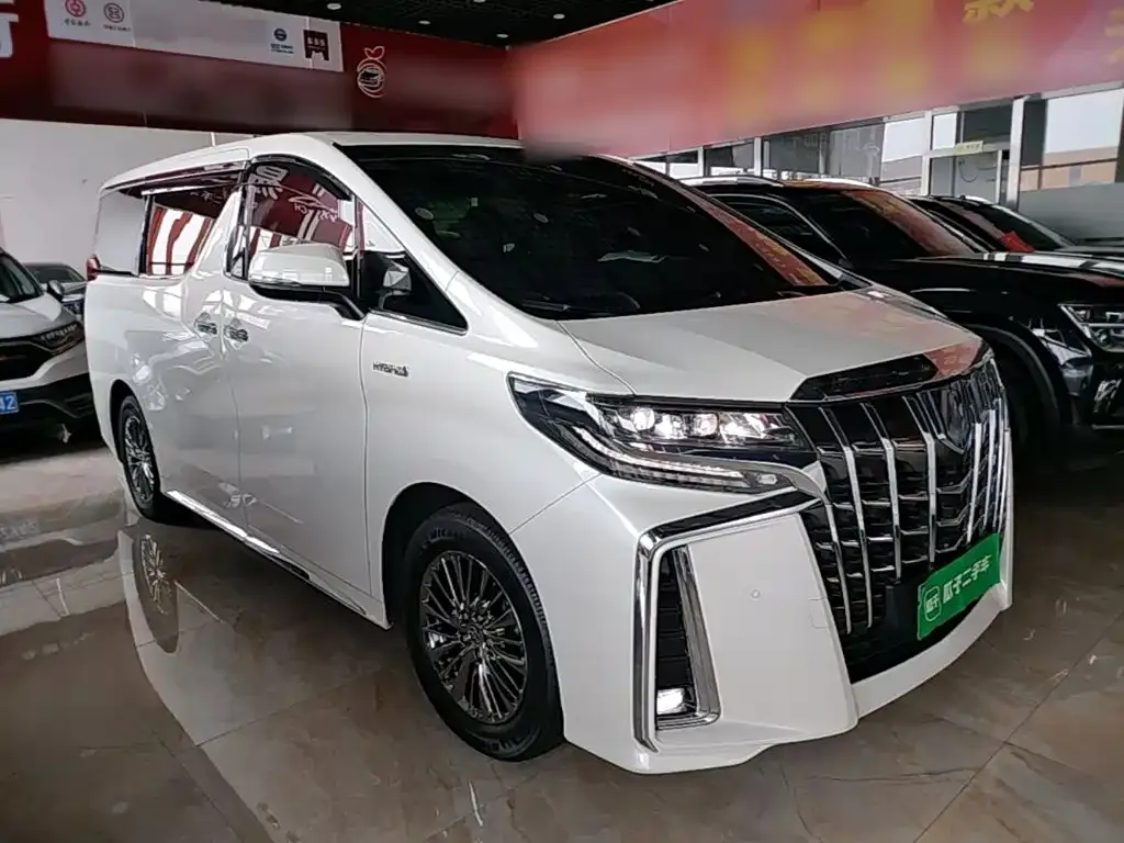 Toyota Alphard — фото 6