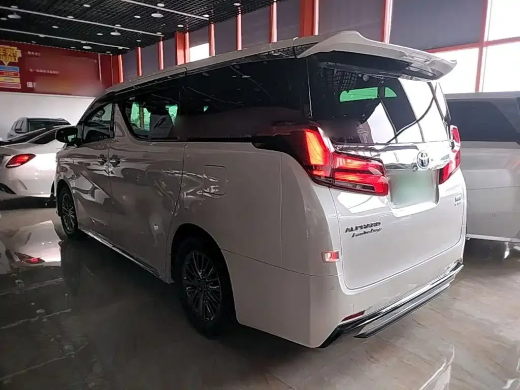 Toyota Alphard — фото 5