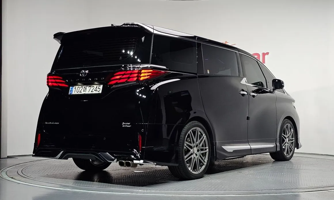 Toyota Alphard — фото 9
