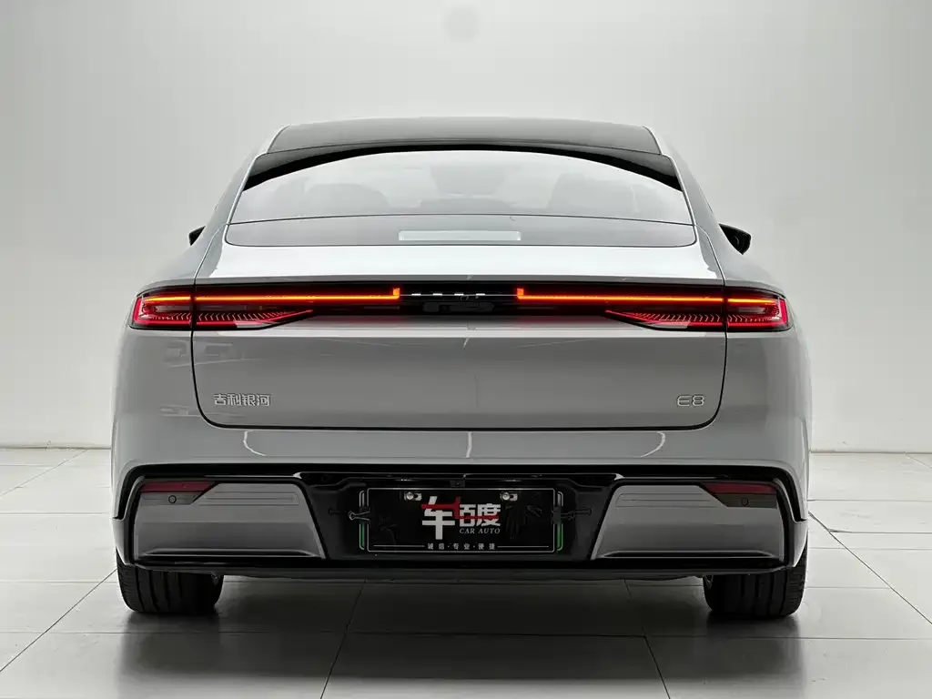 Geely Galaxy E8 — фото 7