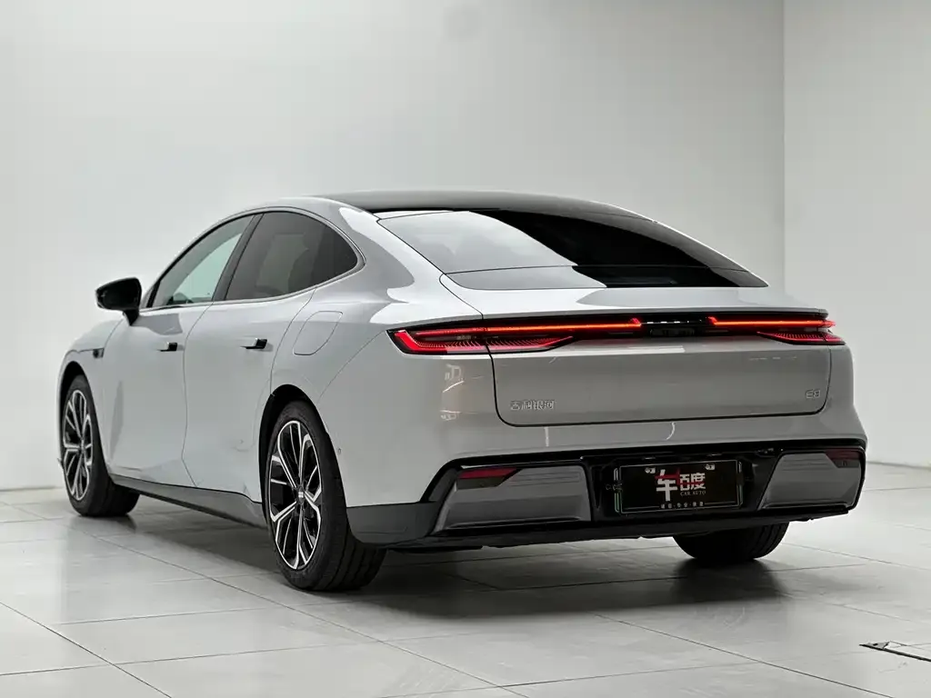 Geely Galaxy E8 — фото 10