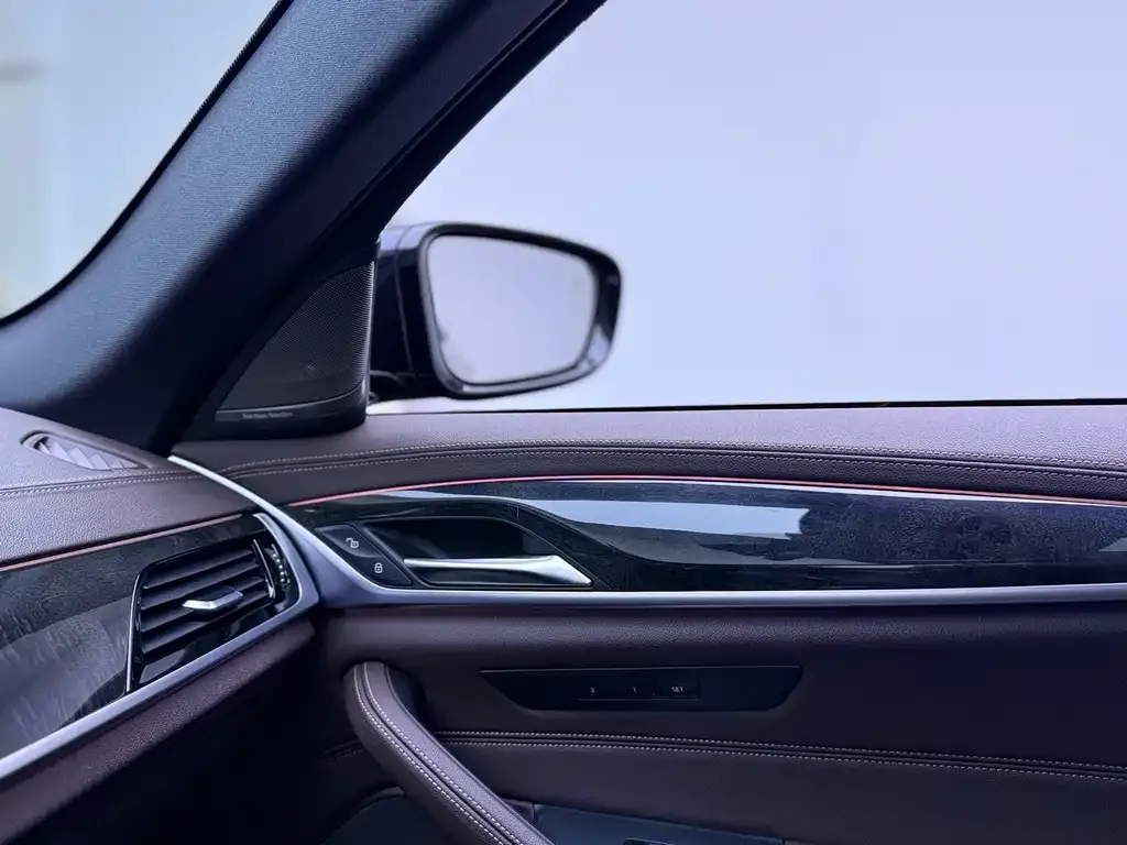 BMW 5 Series — фото 10