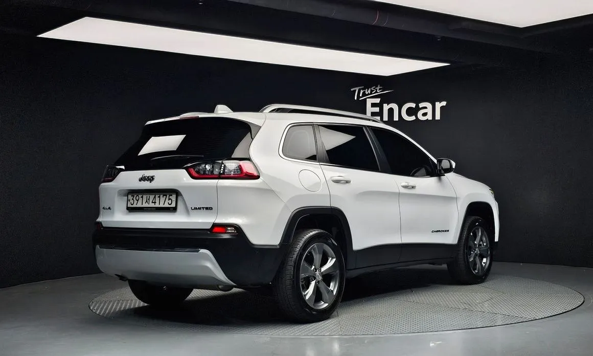 Jeep Cherokee — фото 5