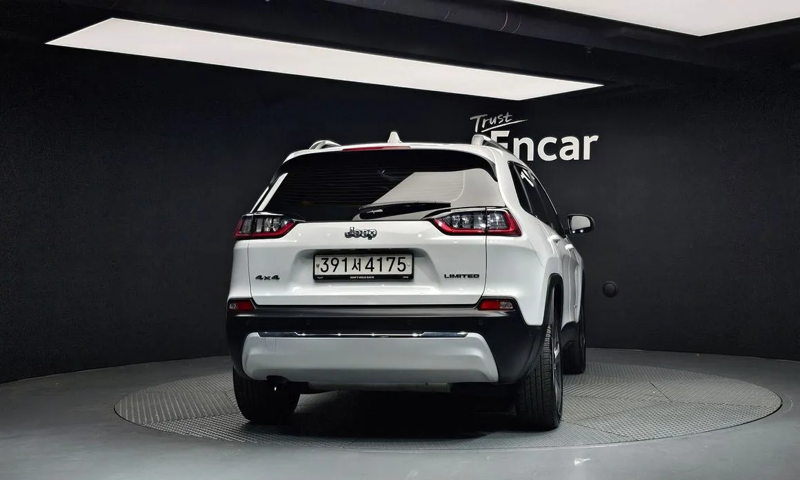 Jeep Cherokee — фото 3